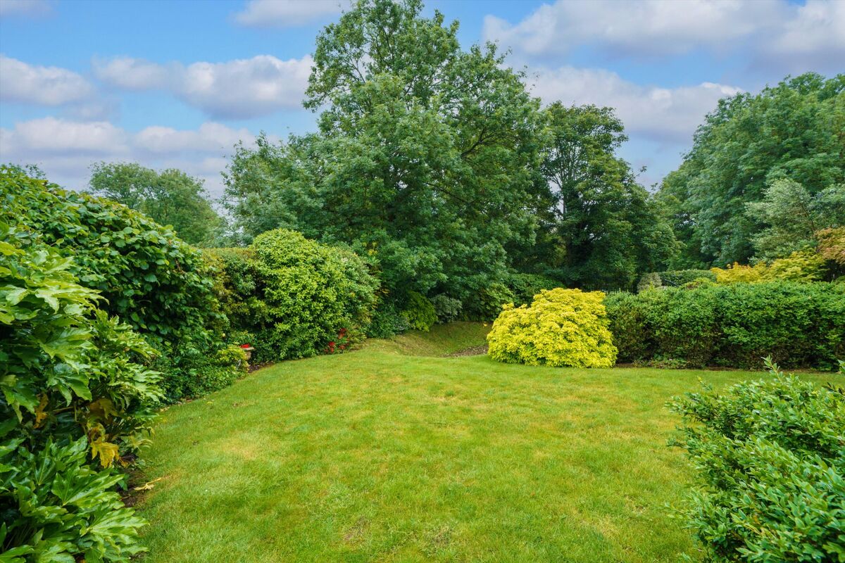 flat to rent in Whittets Ait, Jessamy Road, Weybridge, Surrey, KT13 ESQ012111817 Knight Frank