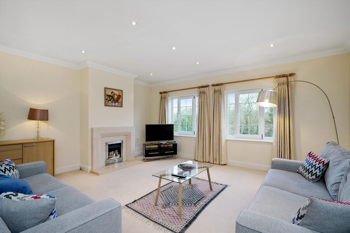 flat to rent in Whittets Ait, Jessamy Road, Weybridge, Surrey, KT13 ESQ012111817 Knight Frank