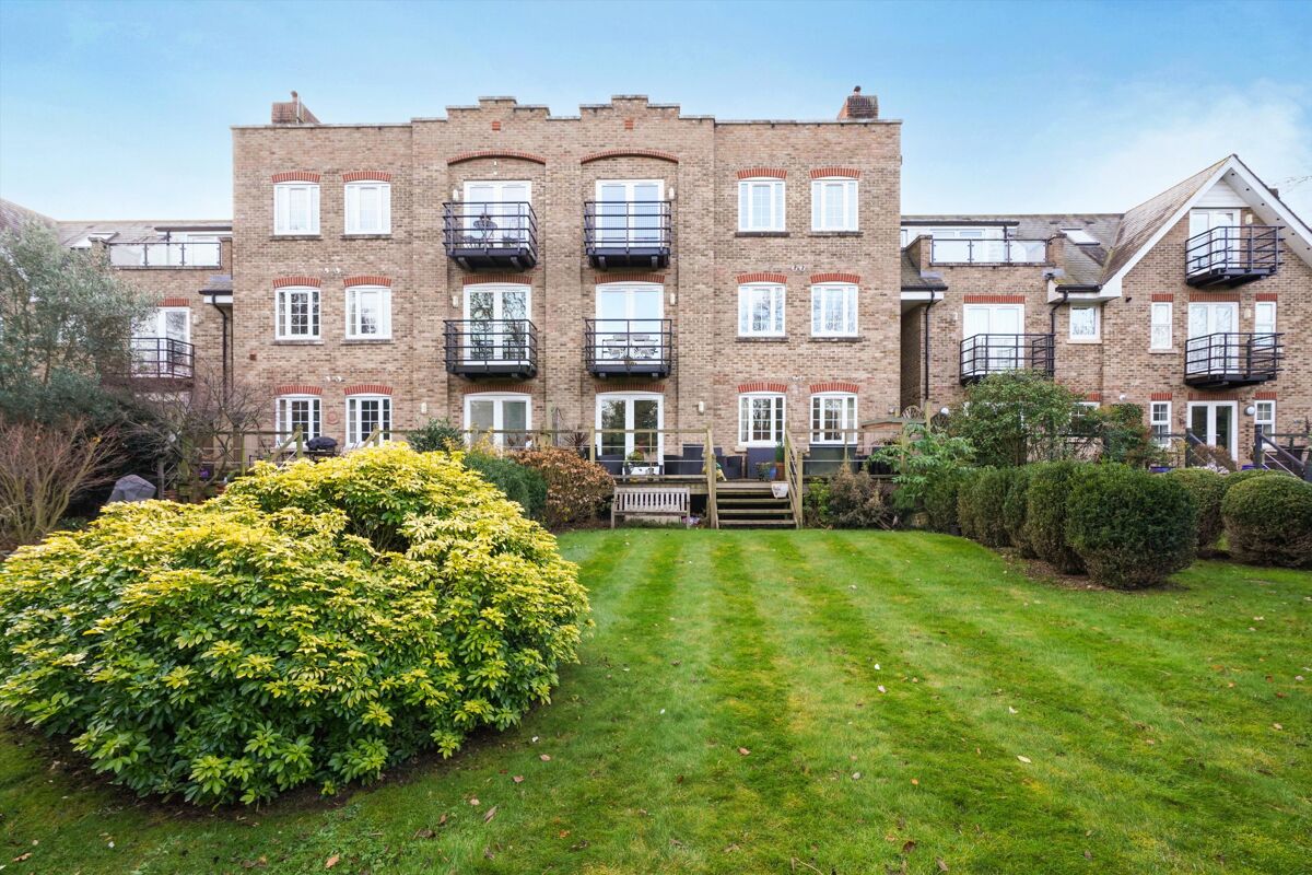 flat to rent in Whittets Ait, Jessamy Road, Weybridge, Surrey, KT13 ESQ012111817 Knight Frank