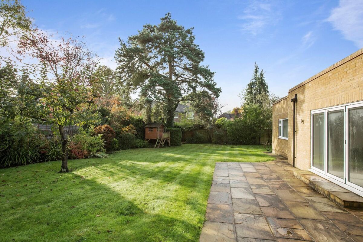 house to rent in Millhedge Close, Cobham, Surrey, KT11 ESQ012117643