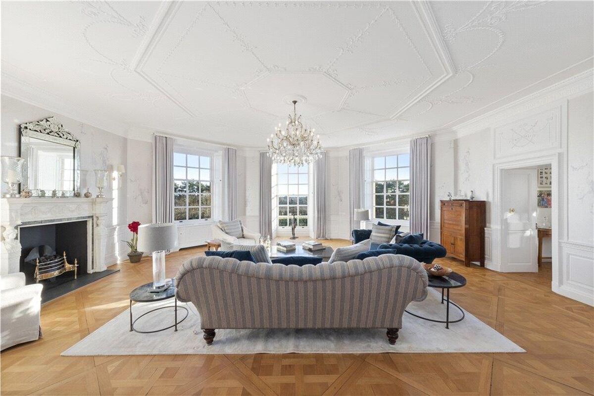 flat to rent in The Mansion, Ottershaw Park, Ottershaw, Chertsey, KT16