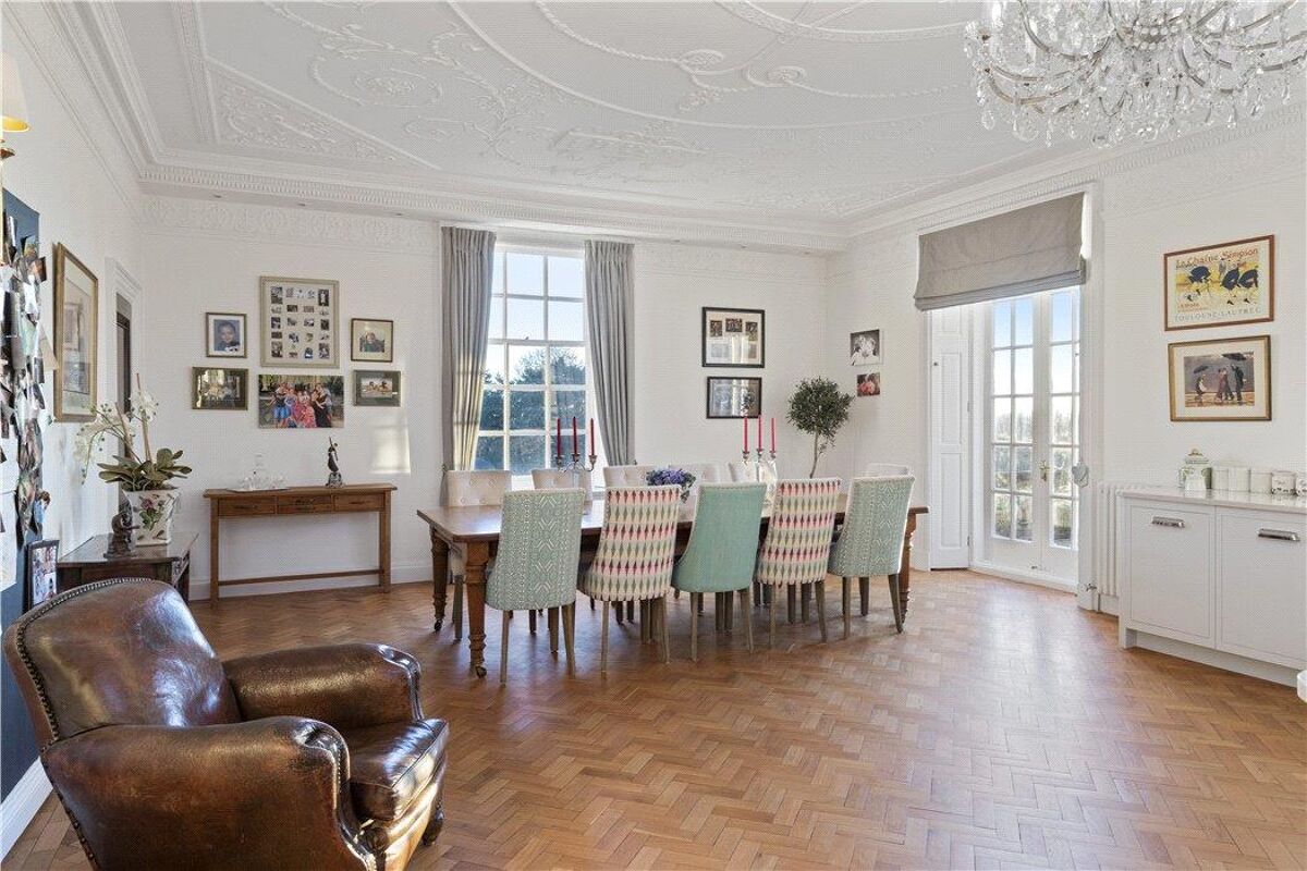 flat to rent in The Mansion, Ottershaw Park, Ottershaw, Chertsey, KT16