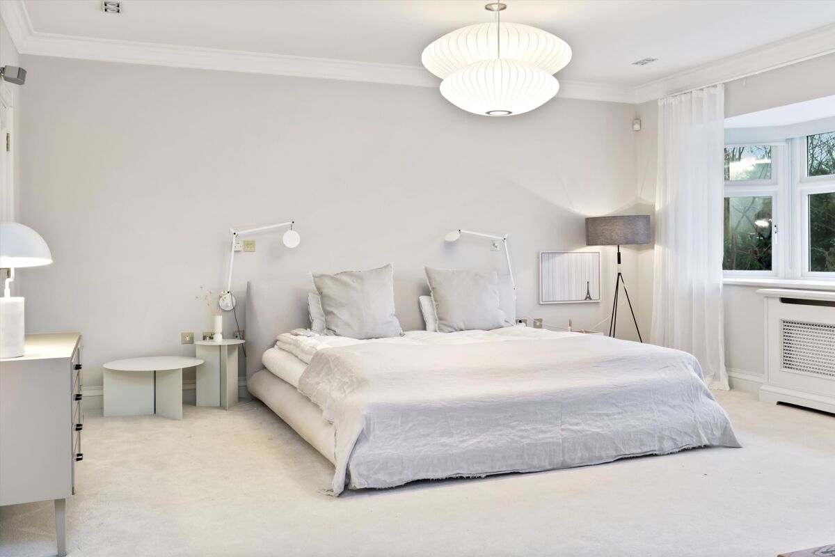 house to rent in Montrose Gardens, Oxshott, Leatherhead, Surrey, KT22 ESQ012207144 Knight Frank