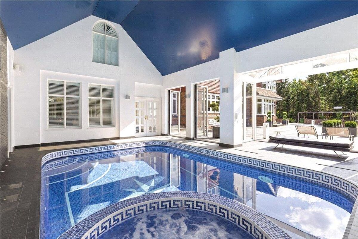 house to rent in Montrose Gardens, Oxshott, Leatherhead, Surrey, KT22