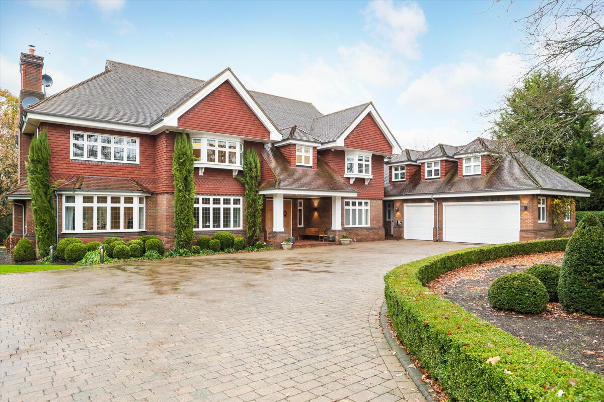 house to rent in Montrose Gardens, Oxshott, Leatherhead, Surrey, KT22