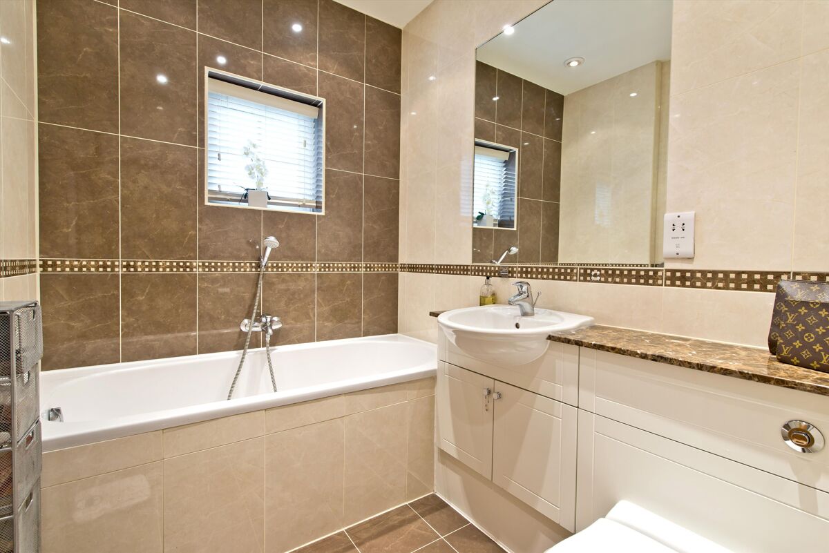 house to rent in Red Lane, Claygate, Surrey, KT10 ESQ012220117