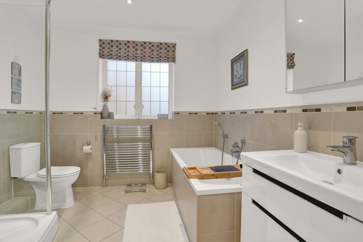 house to rent in Hillview Road, Claygate, Esher, Surrey, KT10