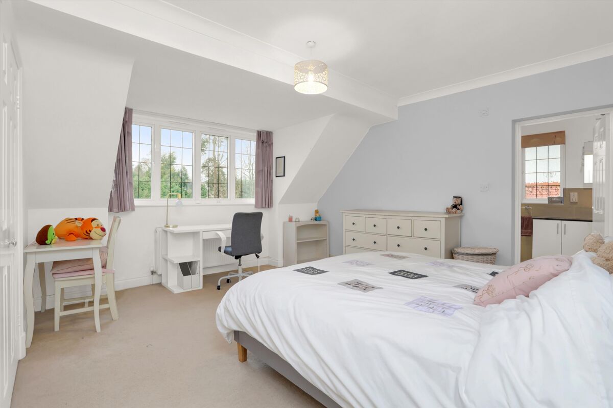 house to rent in Hillview Road, Claygate, Esher, Surrey, KT10