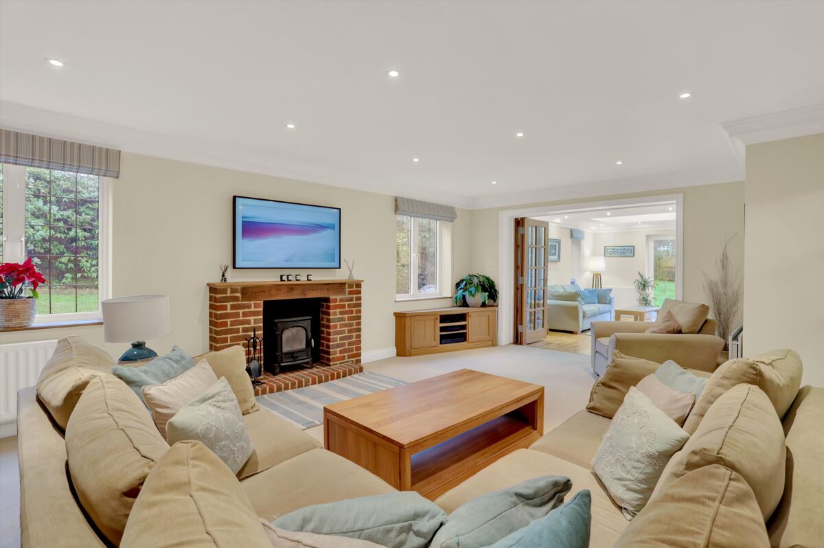 house to rent in Hillview Road, Claygate, Esher, Surrey, KT10