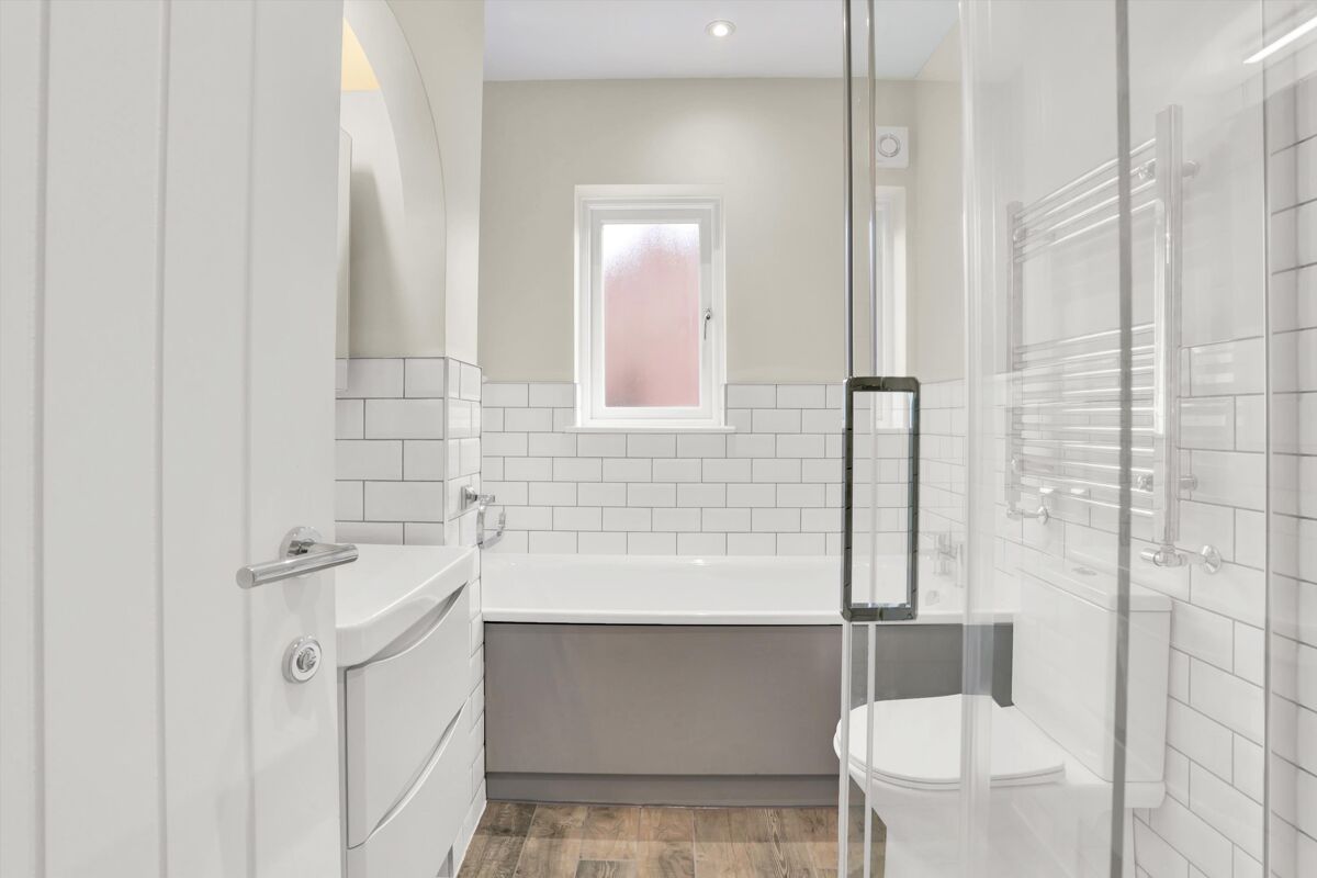 house to rent in West End Lane, Esher, Surrey, KT10 ESQ012225706