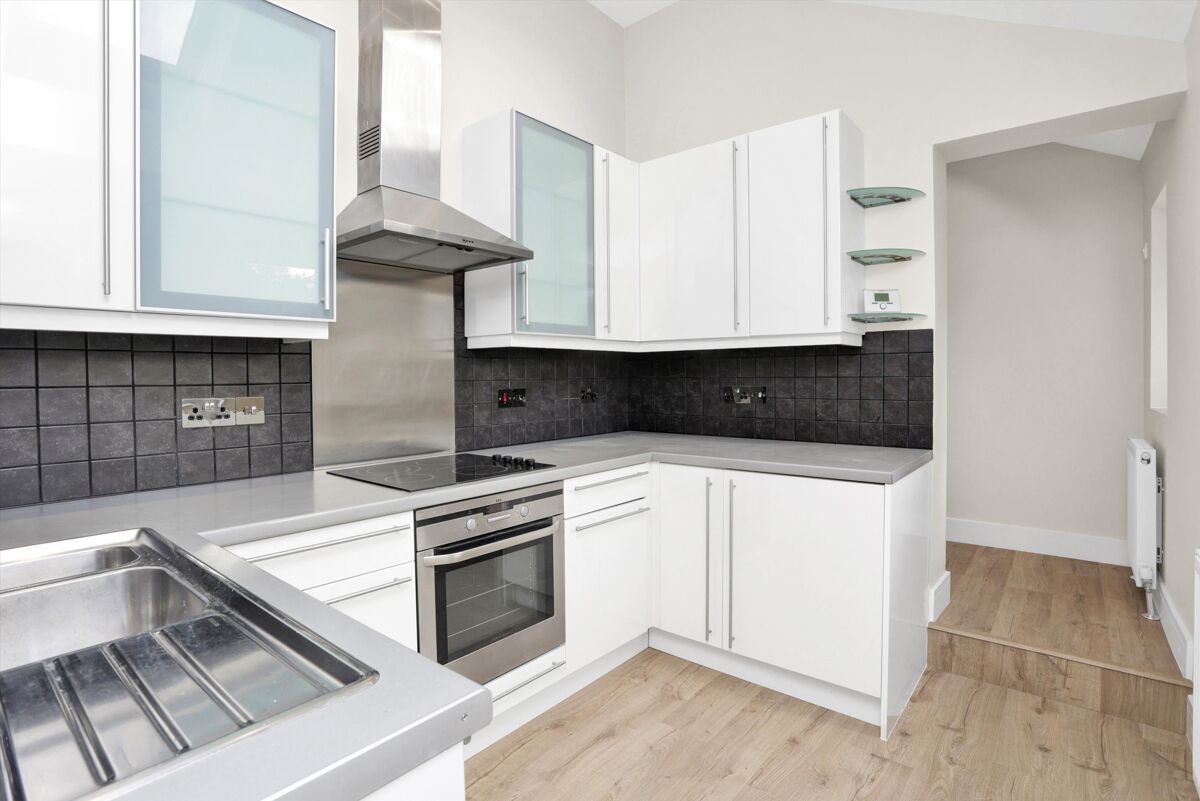 house to rent in West End Lane, Esher, Surrey, KT10 ESQ012225706