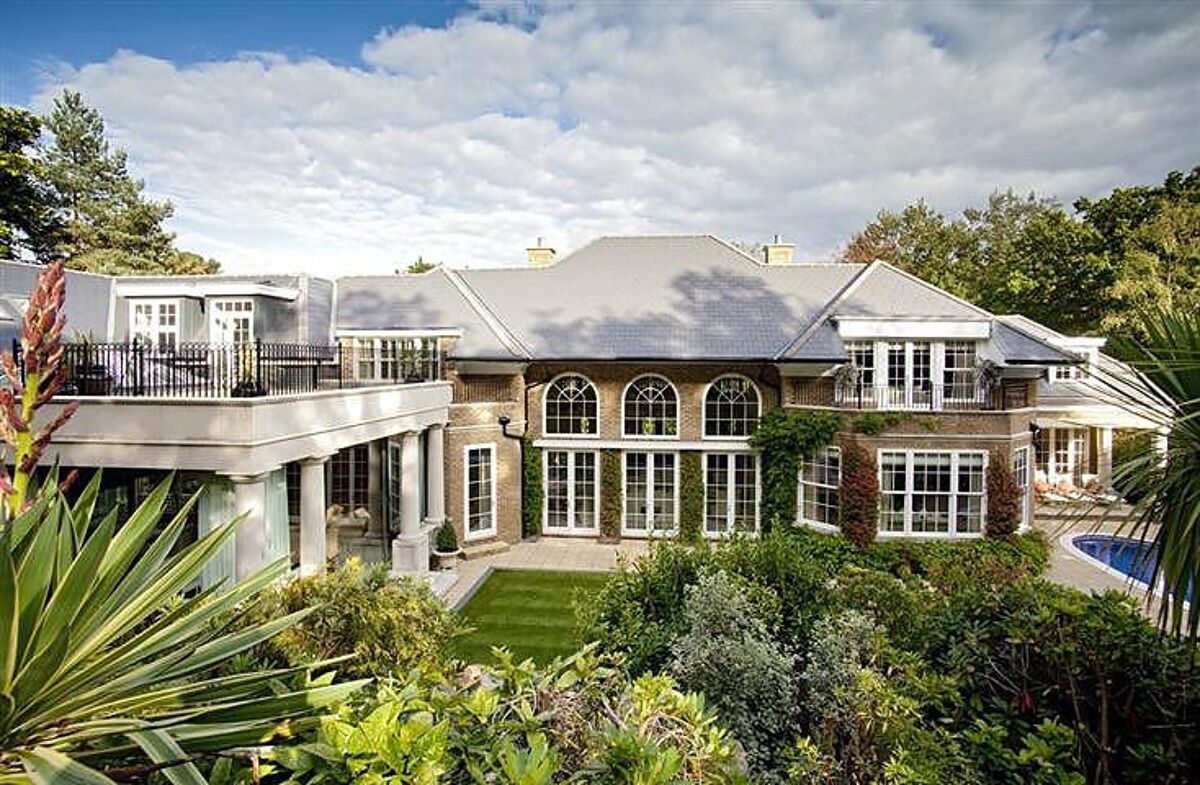 house to rent in Rodona Road, St Hill, Weybridge, Surrey, KT13