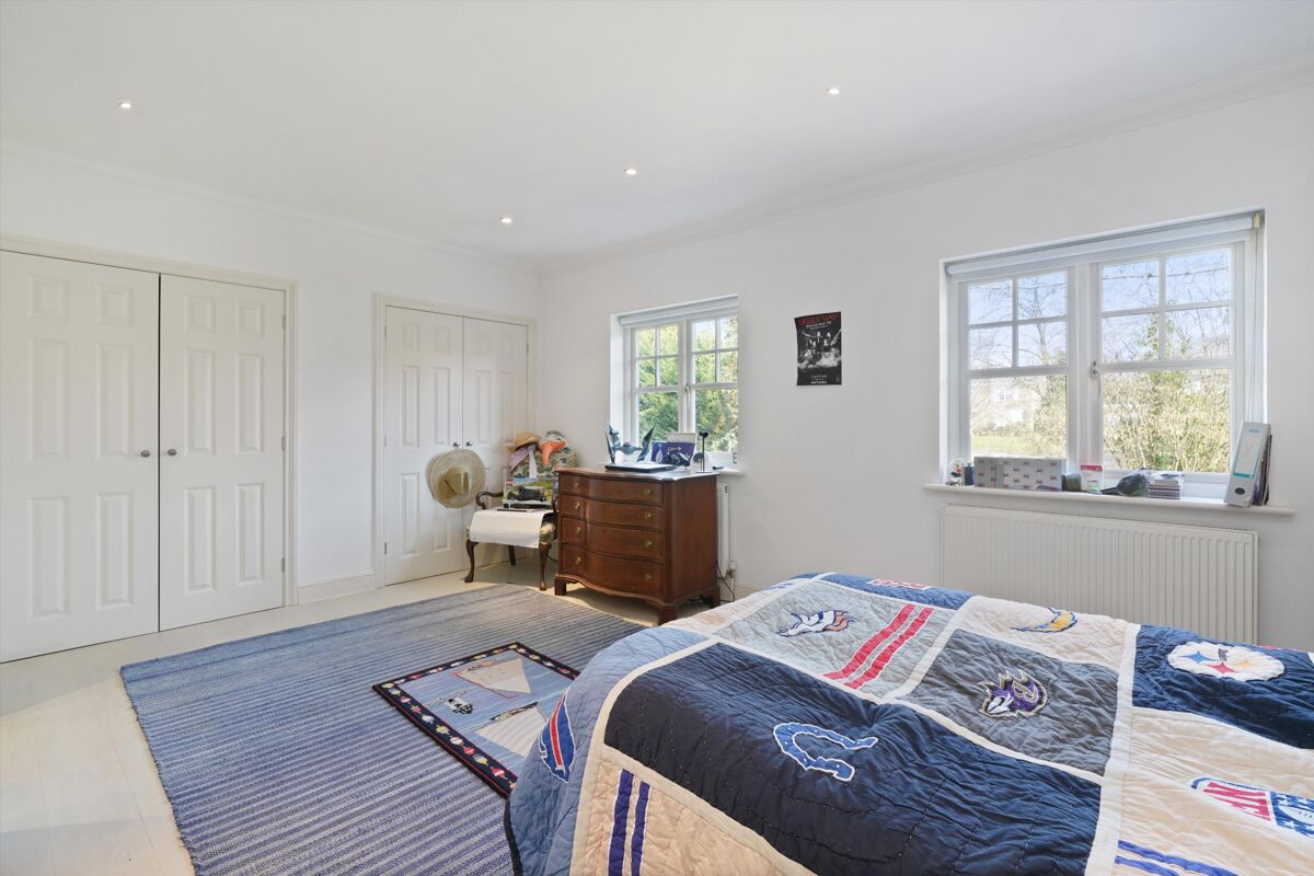 house to rent in Hawksview, Cobham, Surrey, KT11 ESQ012251310 Knight Frank