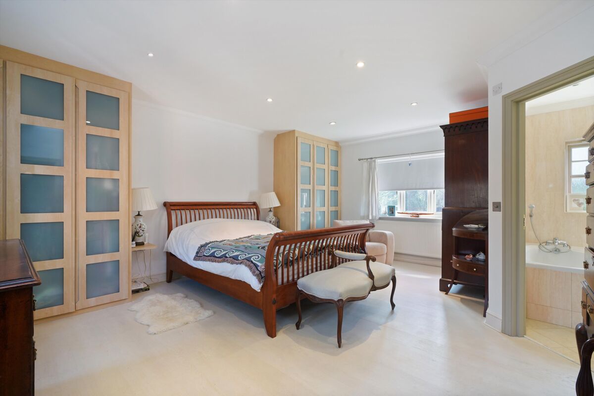 house to rent in Hawksview, Cobham, Surrey, KT11 ESQ012251310 Knight Frank