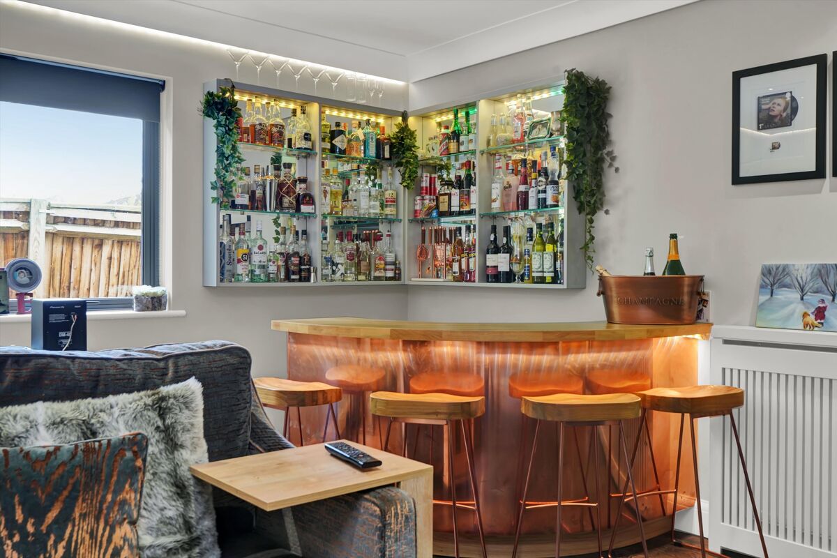 house to rent in Westwood Close, Esher, Surrey, KT10 ESQ012290178