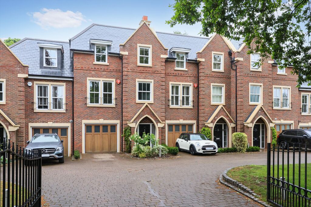 Image of Larchfield Close, Weybridge, Surrey, KT13
