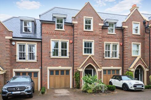Picture of 5 bedroom townhouse for rent.