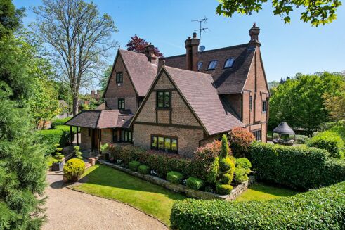 Picture of 5 bedroom house for rent.