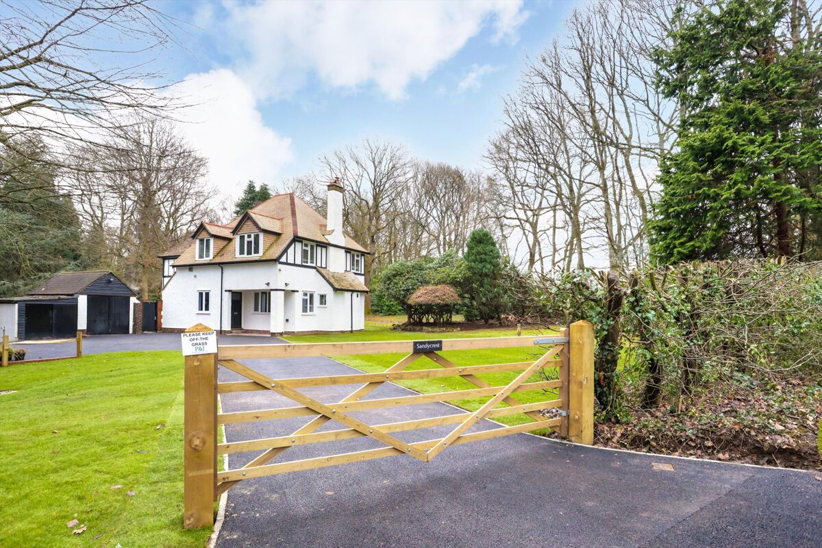 house to rent in Millfield Lane, Lower Kingswood, Tadworth, Surrey