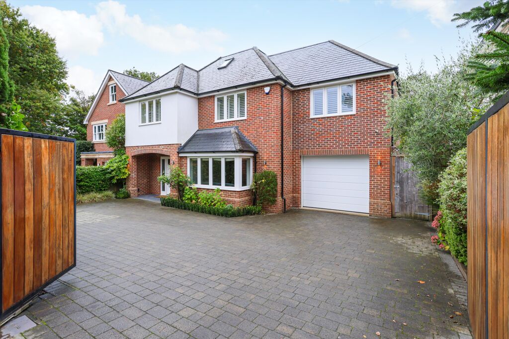 Image of Twinoaks, Cobham, Surrey, KT11.