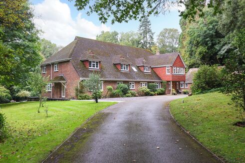 Picture of 8 bedroom house for rent.
