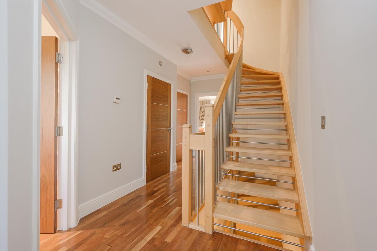 house to rent in Reydon Place, WaltononThames, Surrey, KT12