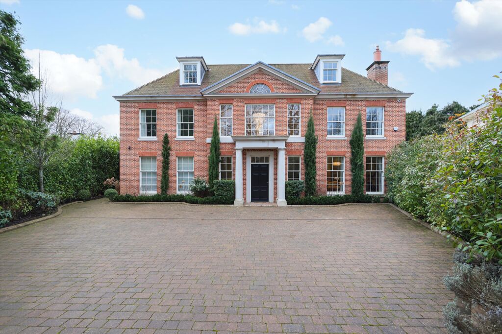 Image of Eaton Park, Cobham, Surrey, KT11