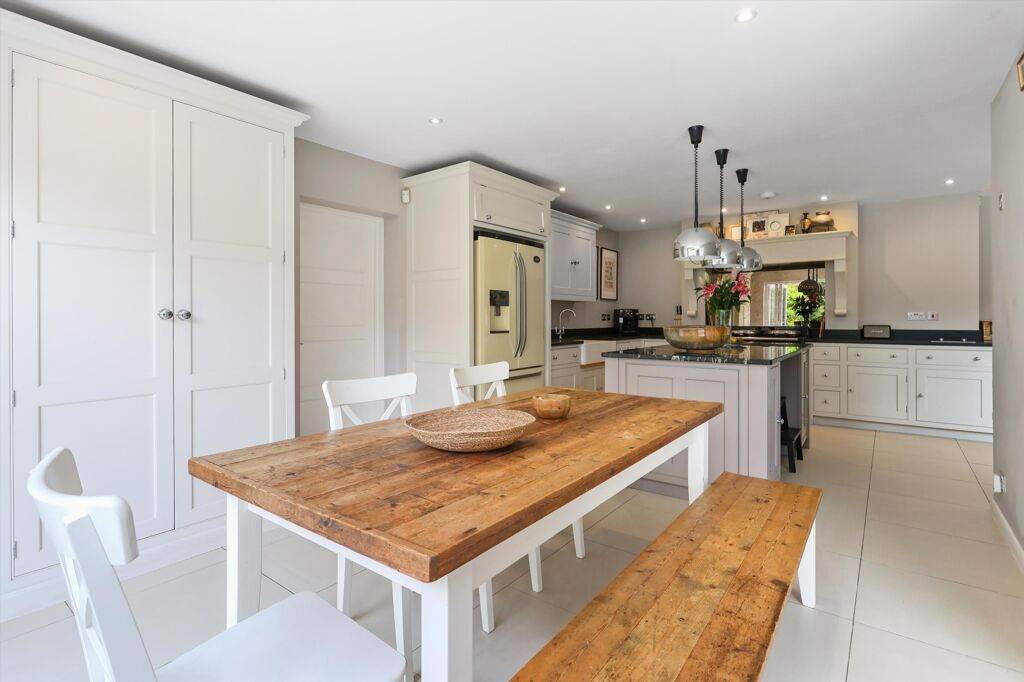 Image of Dartnell Avenue, West Byfleet, Surrey, KT14