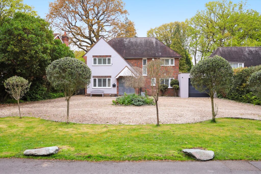Image of Dartnell Avenue, West Byfleet, Surrey, KT14