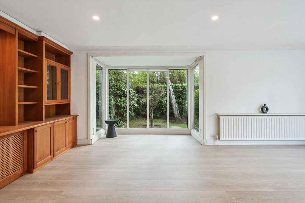 Image of Montrose Gardens, Oxshott, Leatherhead, Surrey, KT22