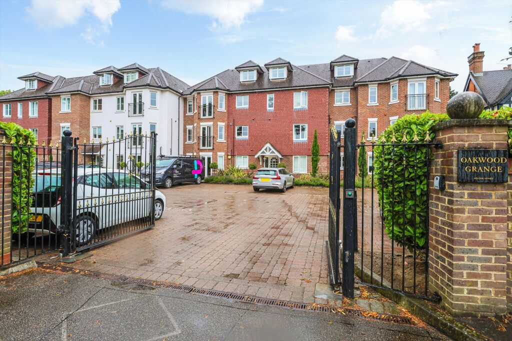 Image of Oatlands Chase, Weybridge, Surrey, KT13