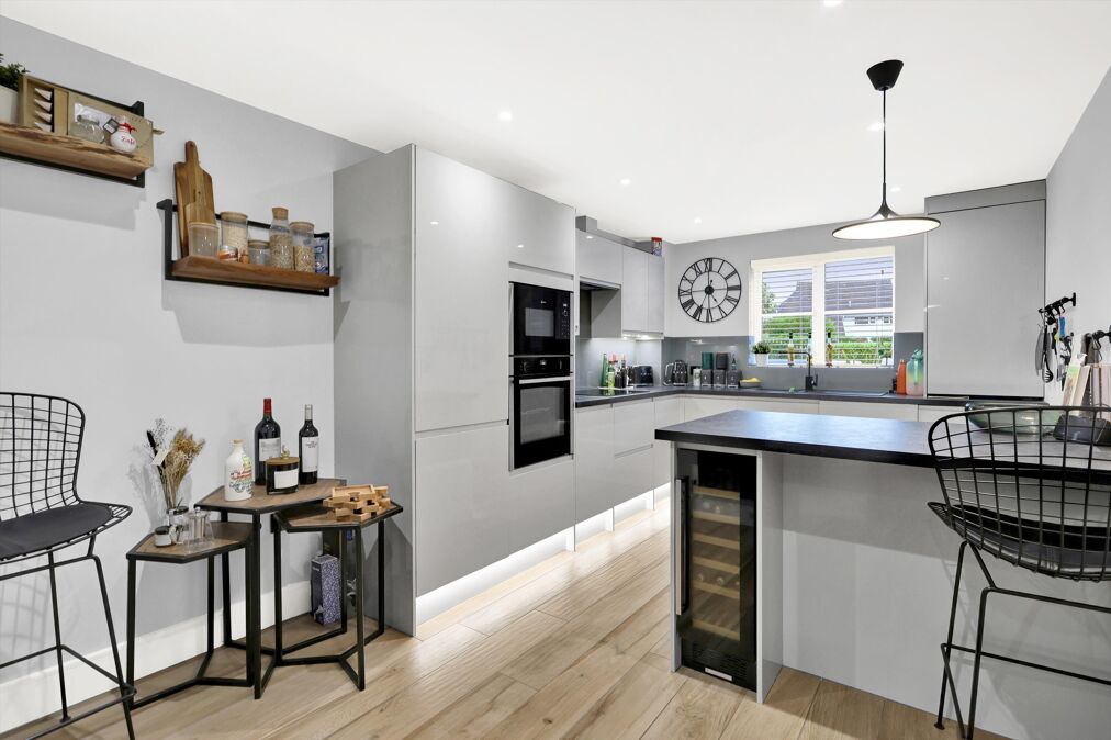 Image of Oatlands Chase, Weybridge, Surrey, KT13