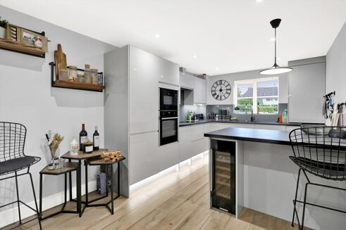 Picture of 2 bedroom flat for rent.