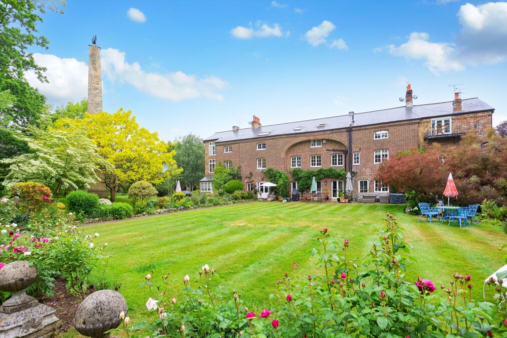 Image of Home Farm Close, Esher, Surrey, KT10