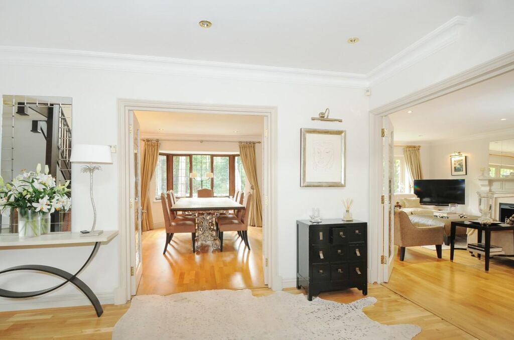 Image of Virginia Avenue, Wentworth, Surrey, GU25