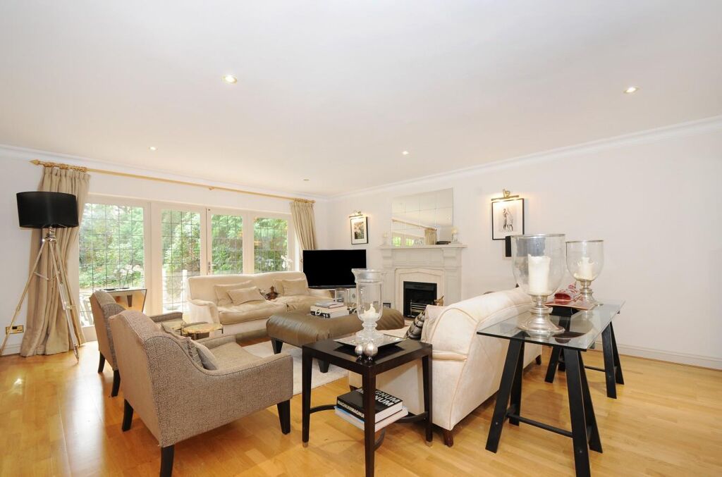 Image of Virginia Avenue, Wentworth, Surrey, GU25