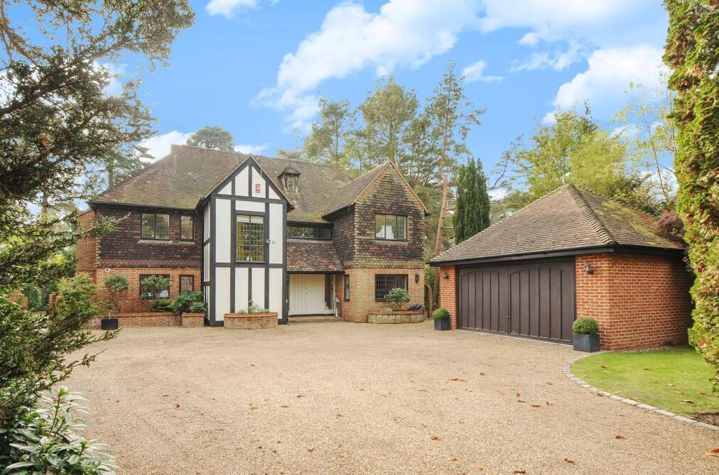 Image of Virginia Avenue, Wentworth, Surrey, GU25