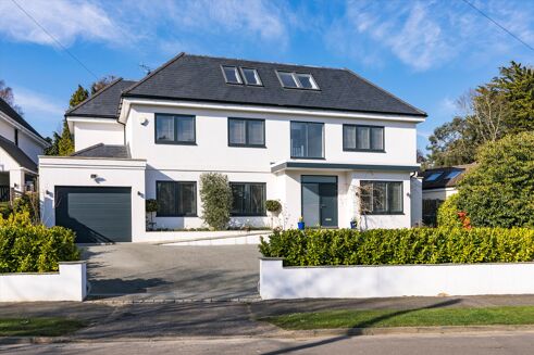Picture of 6 bedroom house for rent.