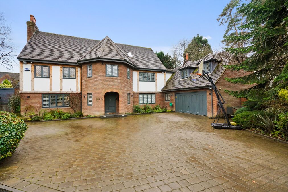 Image of Fairfield Park, Cobham, Surrey, KT11
