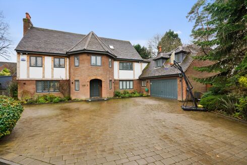 Picture of 6 bedroom house for rent.