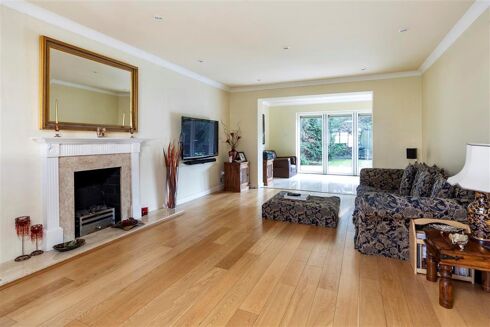 Picture of 6 bedroom house for rent.