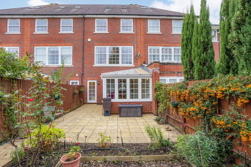 Image of White Lion Gate, Cobham, Surrey, KT11