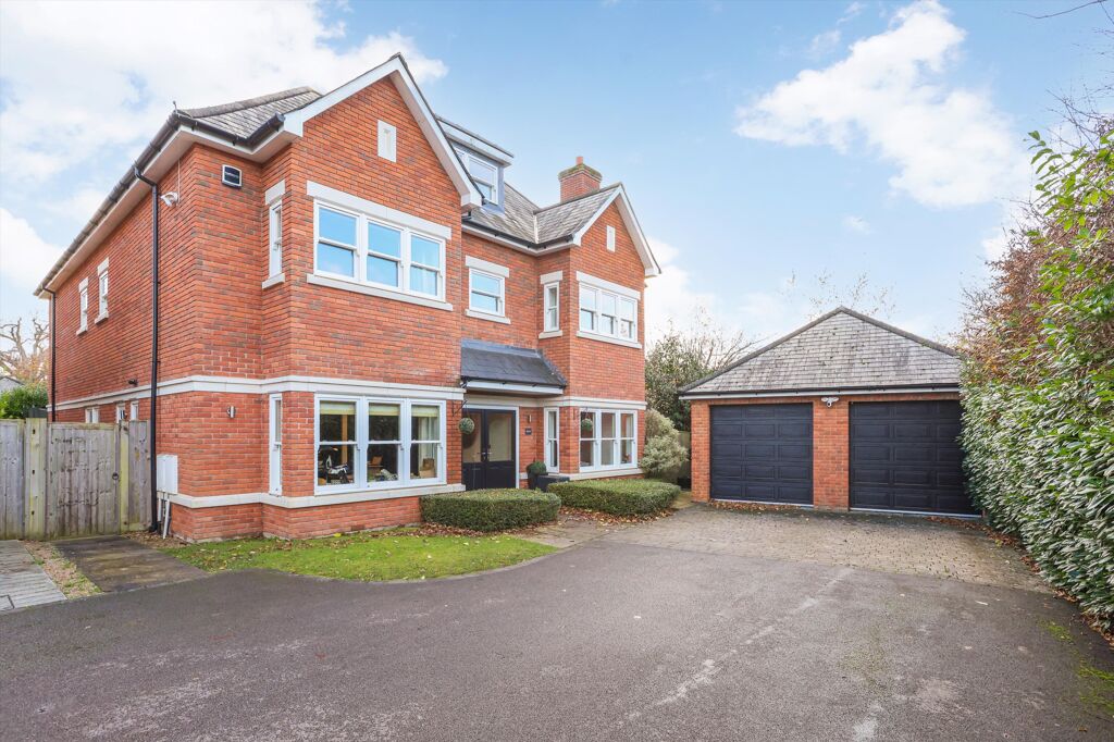 Image of Oakshade Road, Oxshott, Leatherhead, Surrey, KT22