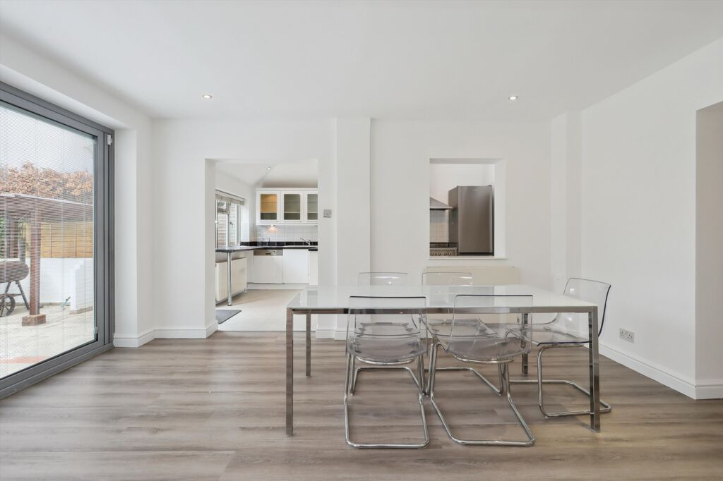 Image of Manor Road South, Esher, Surrey, KT10