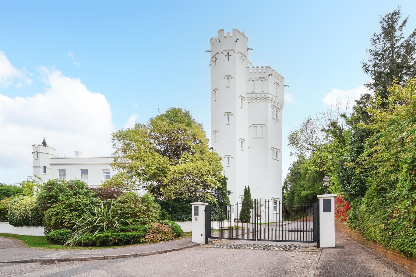 Image of Ruxley Ridge, Esher, Surrey KT10.