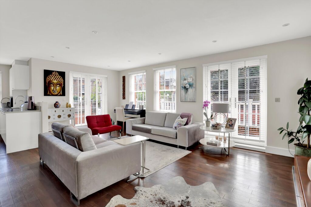 Image of Loxwood, 20 Oatlands Chase, Weybridge, Surrey, KT13
