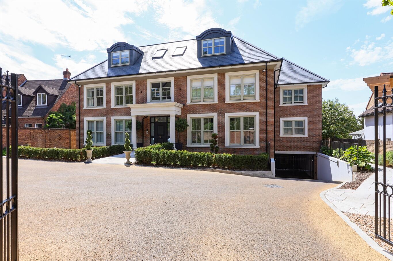 Image of Leigh Court Close, Cobham KT11