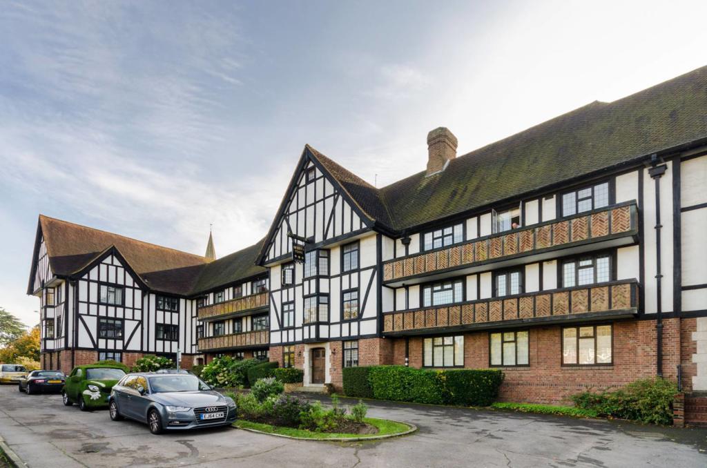 Image of Queens Close, Lammas Lane, Esher, Surrey, KT10.