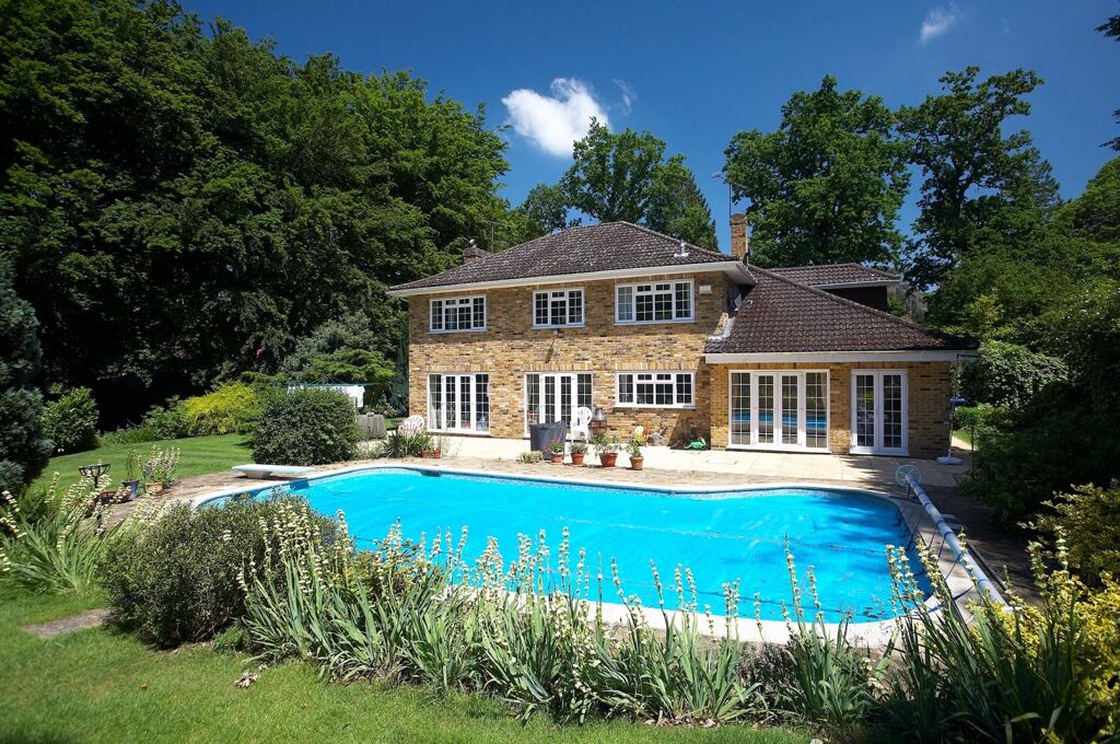 Image of Woodstock, Old Avenue, West Byfleet, Surrey KT14