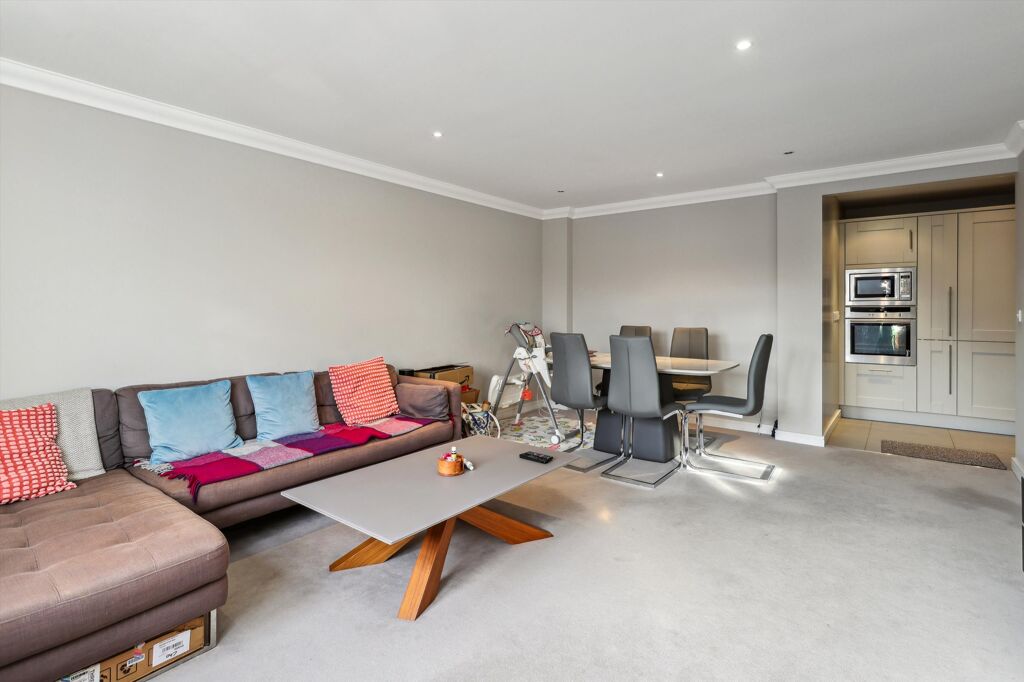 Image of High Street, Esher, Surrey KT10